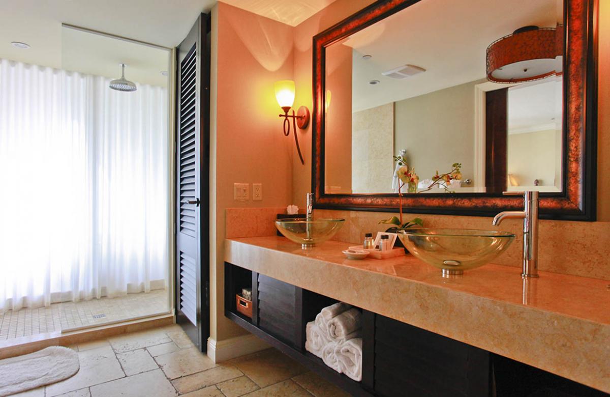 luxury bathroom